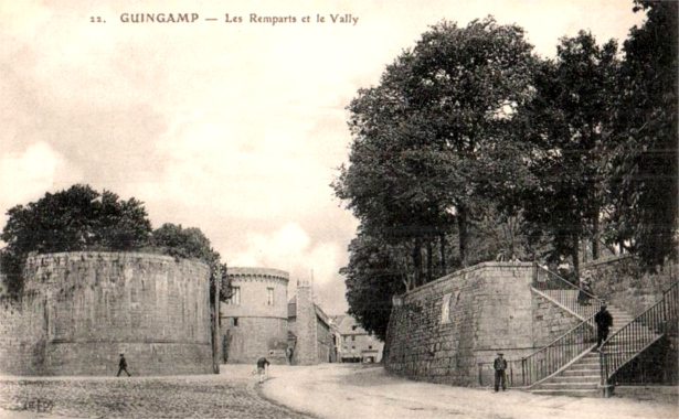 Remparts de Guingamp (Bretagne).