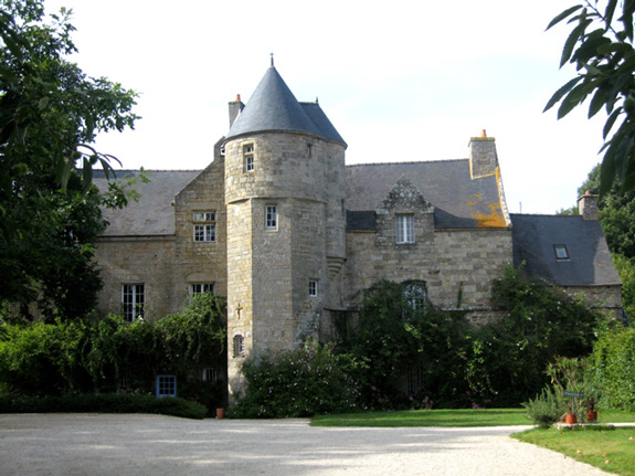 Guingamp : Abbaye de Sainte-Croix (le manoir 
    abbatial)