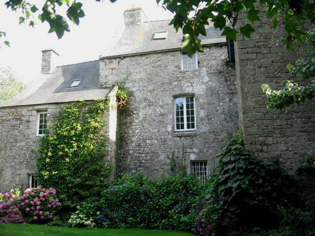 Guingamp : Abbaye de Sainte-Croix (le manoir 
    abbatial)