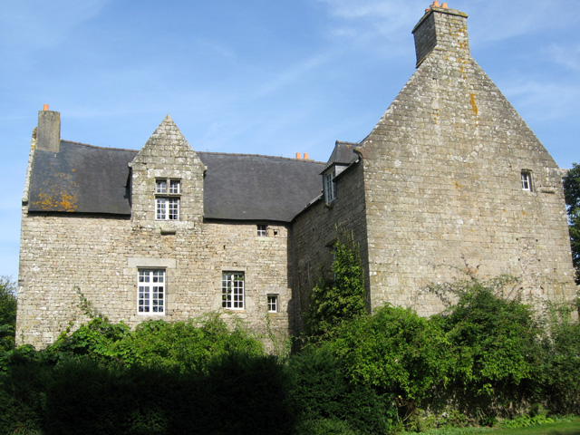 Guingamp : Abbaye de Sainte-Croix (le manoir 
    abbatial)