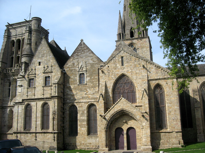 Guingamp : la basilique Notre-Dame de Bon-Secours (face Sud)