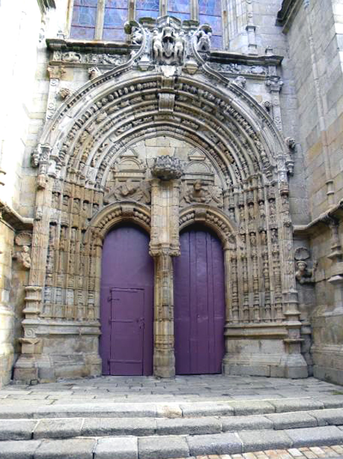 Guingamp : la basilique Notre-Dame de Bon-Secours (face Sud)