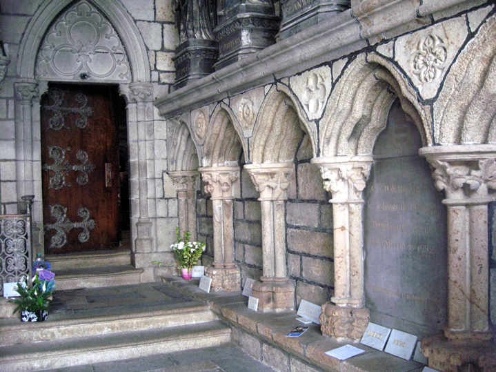 Guingamp : la basilique Notre-Dame de Bon-Secours (face Nord)