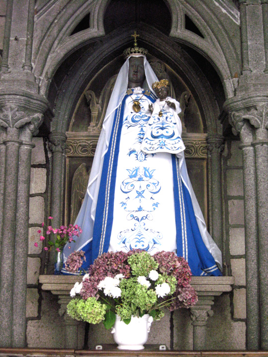 Guingamp : la basilique Notre-Dame de Bon-Secours (face Nord)