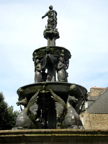 Guingamp : la fontaine Plome