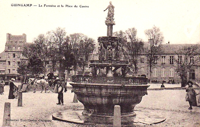 La fontaine de Guingamp (Bretagne).