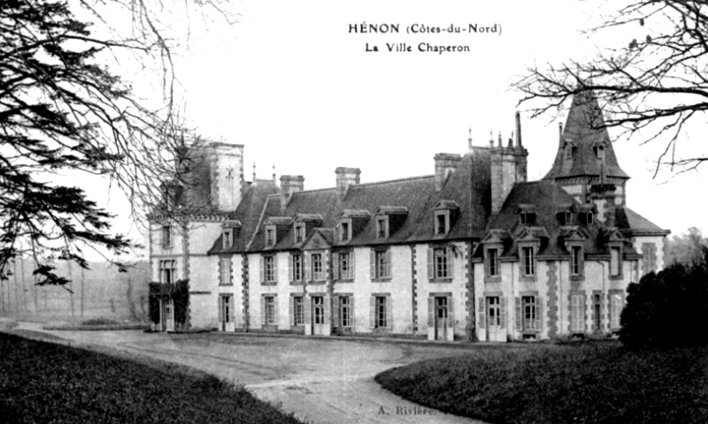 Ville de Hénon (Bretagne) : le château de la Ville Chaperon.