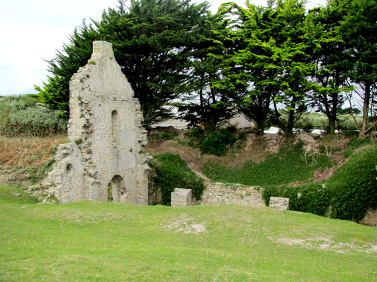 Ruines de l'glise Saint-Paul  l'le de Batz