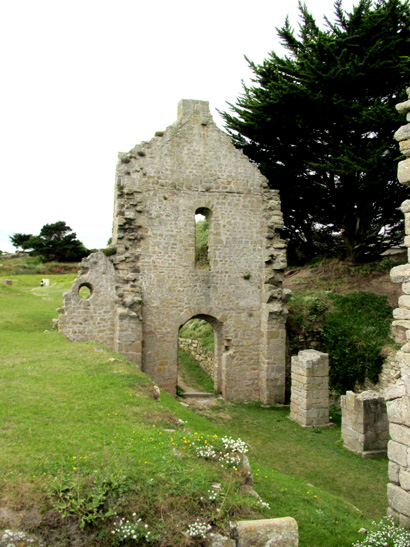 Ruines de l'glise Saint-Paul  l'le de Batz