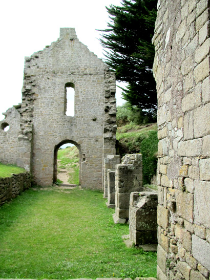 Ruines de l'glise Saint-Paul  l'le de Batz