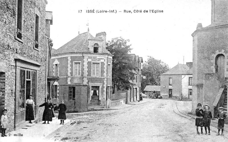 Ville d'Issé (anciennement en Bretagne).