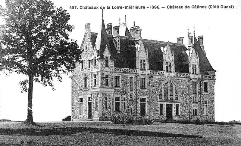 Château de Gâtine à Issé (anciennement en Bretagne).