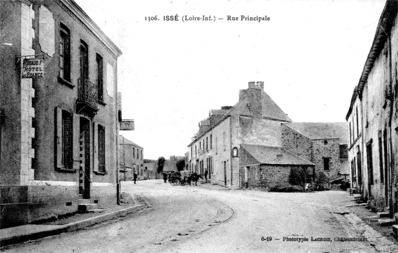 Ville d'Issé (anciennement en Bretagne).