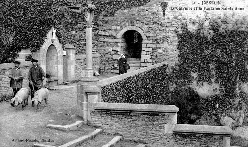 Calvaire et fontaine de Josselin (Bretagne).