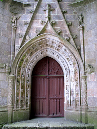 Eglise de Kergrist-Moelou (Bretagne)