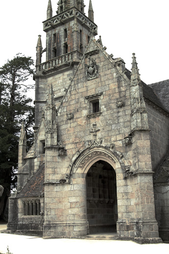 Eglise de Kergrist-Moelou (Bretagne)