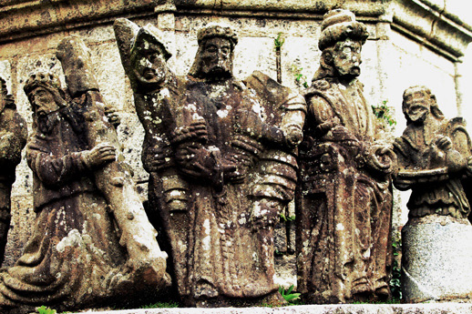 Calvaire de l'glise de Kergrist-Moelou (Bretagne)