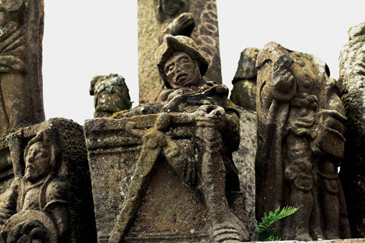 Calvaire de l'glise de Kergrist-Moelou (Bretagne)