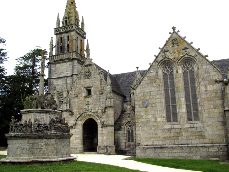 Eglise de Kergrist-Moelou (Bretagne)