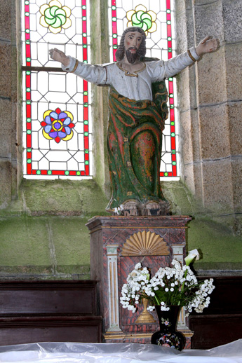 Statue de l'église de Kergrist-Moelou (Bretagne)