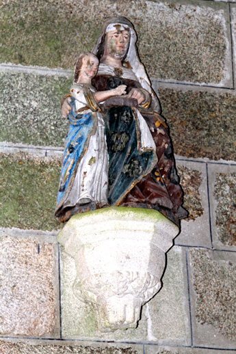 Statue de l'église de Kergrist-Moelou (Bretagne)