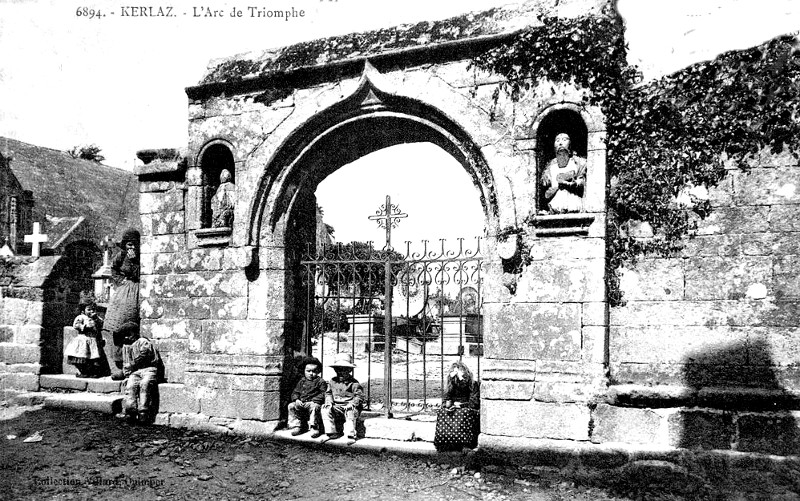 Arc de triomphe de Kerlaz (Bretagne).