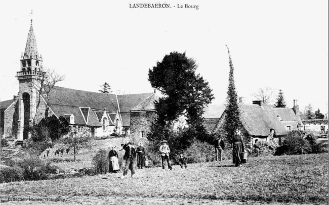 Ville de Landebaron (Bretagne) : le bourg.