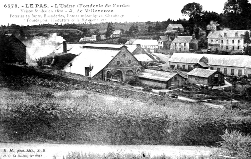 Ville de Lanfains (Bretagne) : haut-fourneau.