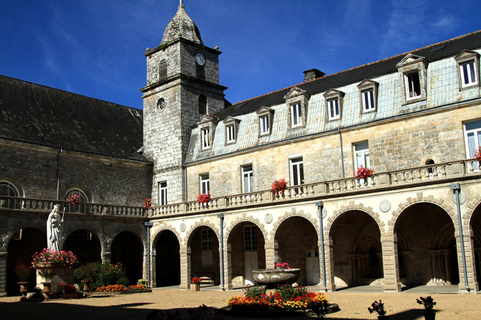 Abbaye de Langonnet : cloître