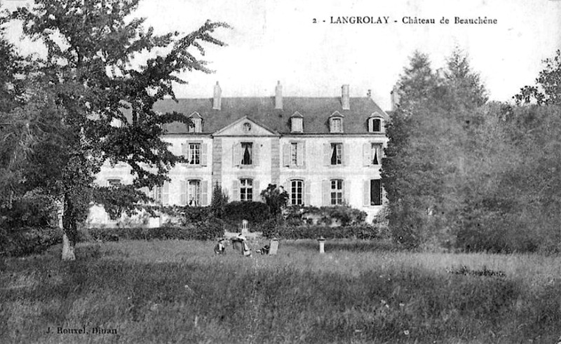 Ville de Langrolay-sur-Rance (Bretagne) : château de Beauchêne.