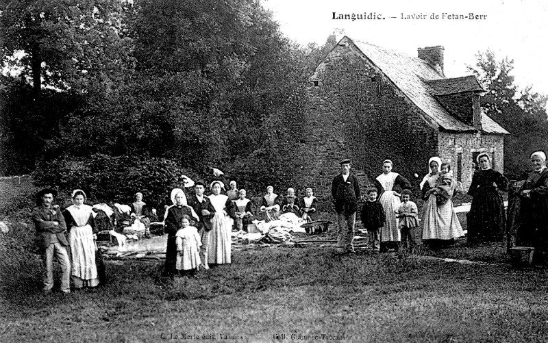 Ville de Languidic (Bretagne) : lavoir.