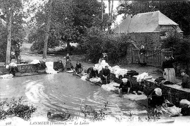 Ville de Lanmeur (Bretagne) : lavoir.