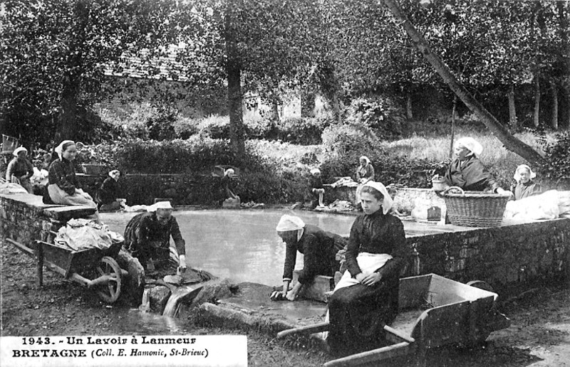 Ville de Lanmeur (Bretagne) : lavoir.