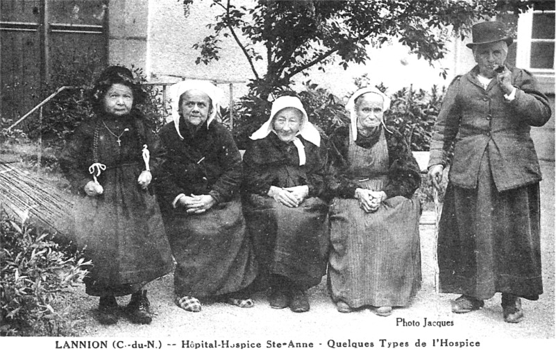 Lannion (Bretagne) : Hôpital et Hospice de Sainte-Anne.