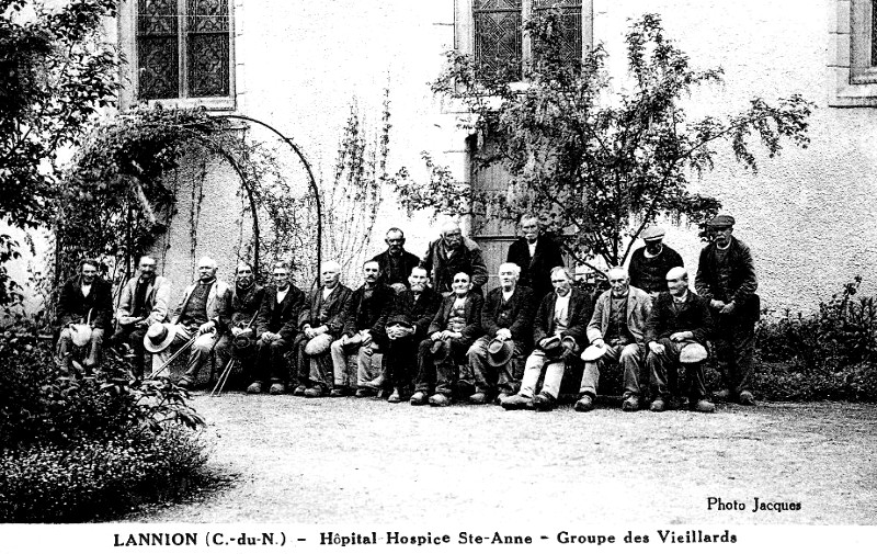 Lannion (Bretagne) : Hôpital et Hospice de Sainte-Anne.