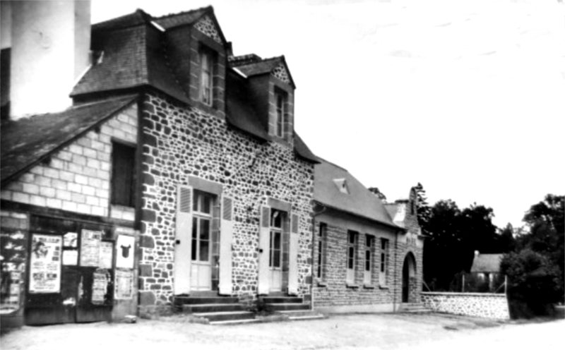 Mairie et cole de Lanrigan (Bretagne).