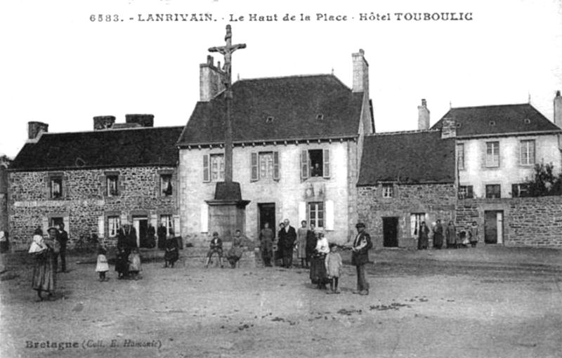 Ville de Lanrivain (Bretagne).