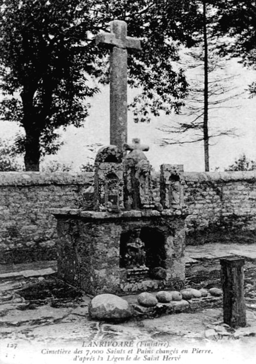 Cimetire et Calvaire de Lanrivoar (Bretagne).