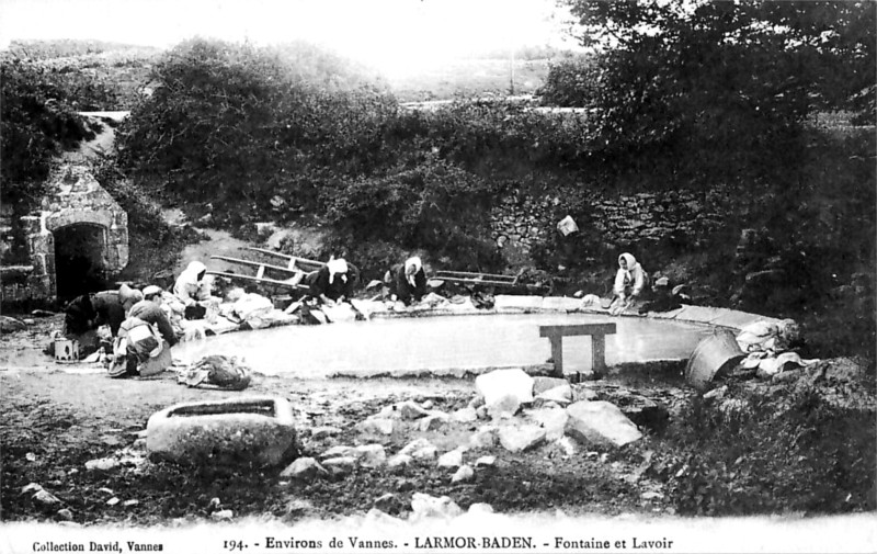 Fontaine et lavoir de Larmor-Baden (Bretagne).