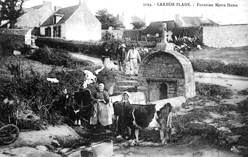 Fontaine Notre-Dame de Larmor-Plage (Bretagne).