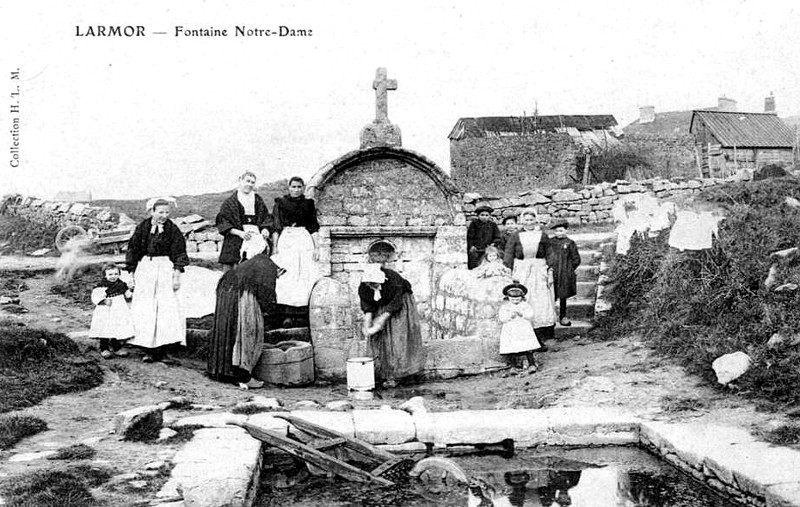 Fontaine Notre-Dame de Larmor-Plage (Bretagne).