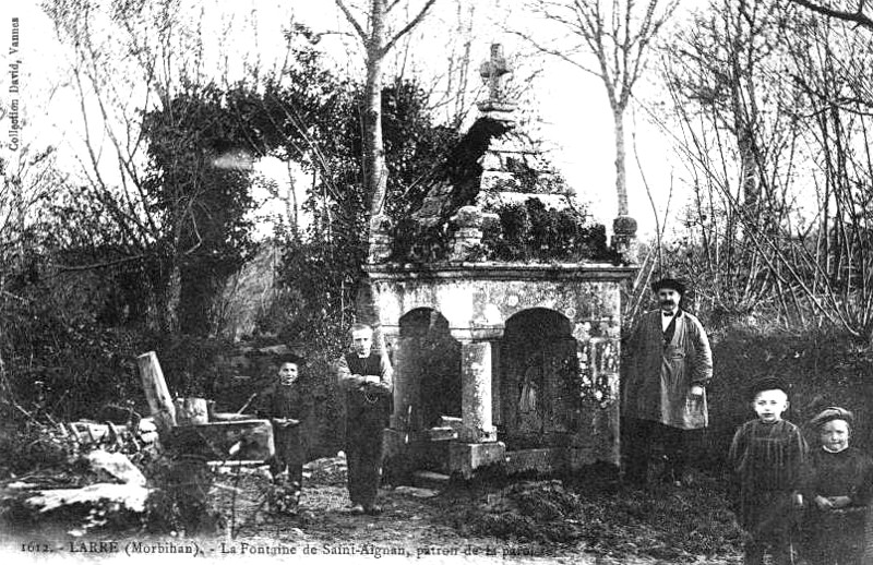 Fontaine de Larr (Bretagne).