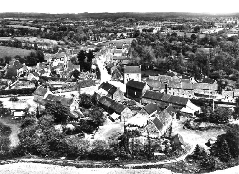 Vue de la ville de Lescouët-Gouarec (Bretagne).