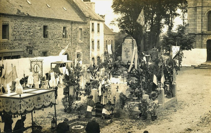 Procession  Lzardrieux (Bretagne)