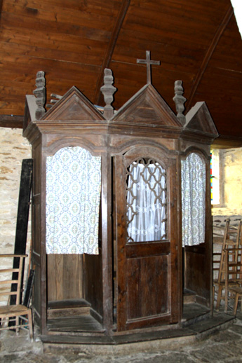 Confessional de l'glise de Loc-Envel, en Bretagne