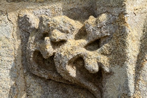 Gargouille de l'église de Loc-Envel, en Bretagne