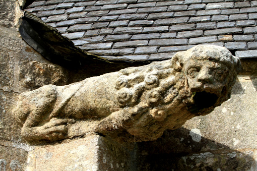 Gargouille de l'glise de Loc-Envel, en Bretagne