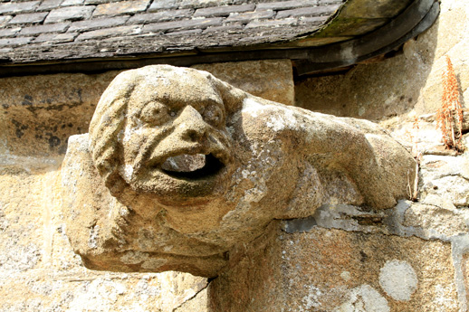 Gargouille de l'glise de Loc-Envel, en Bretagne