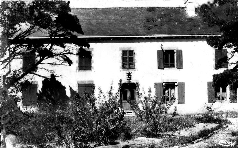 Ancien couvent de Locmiqulic (Bretagne).