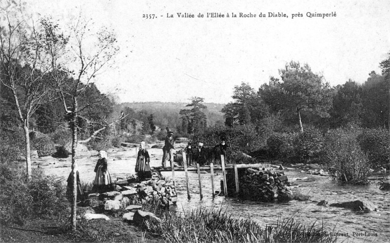 Ville de Locunol (Bretagne).